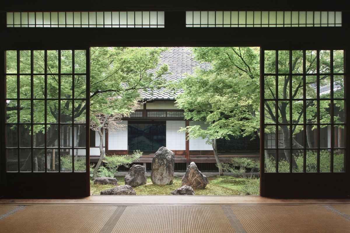 苔むした庭園